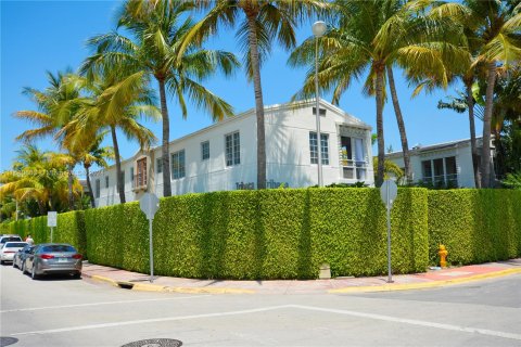 Condo in Miami Beach, Florida, 1 bedroom  № 1412129 - photo 30