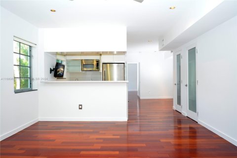 Condo in Miami Beach, Florida, 1 bedroom  № 1412129 - photo 3