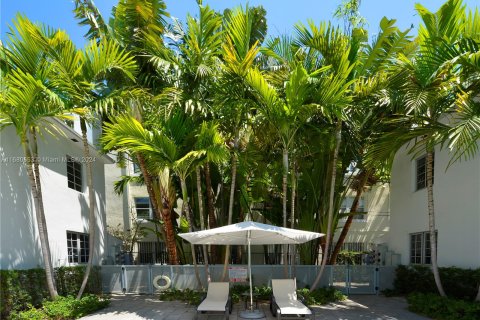 Condo in Miami Beach, Florida, 1 bedroom  № 1412129 - photo 25