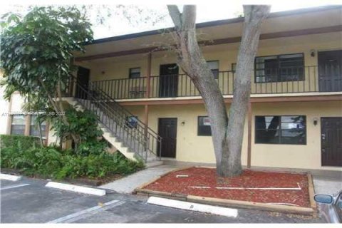 Commercial property in Lake Worth, Florida 74.69 sq.m. № 36090 - photo 8