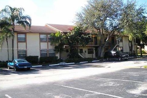 Immobilier commercial à vendre à Lake Worth, Floride: 74.69 m2 № 36090 - photo 4