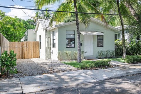 Casa en alquiler en Miami, Florida, 4 dormitorios, 131.92 m2 № 1395147 - foto 2