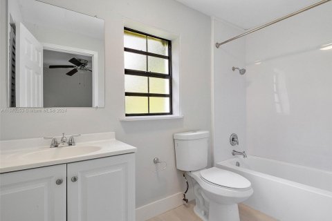 Casa en alquiler en Miami, Florida, 4 dormitorios, 131.92 m2 № 1395147 - foto 18