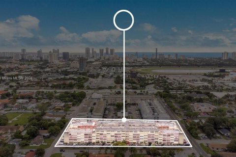 Copropriété à vendre à Hallandale Beach, Floride: 2 chambres, 99.78 m2 № 1395104 - photo 4