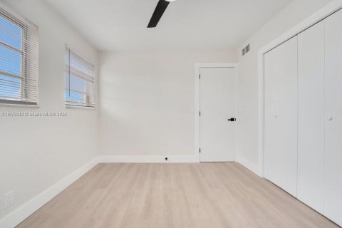 Copropriété à vendre à Hallandale Beach, Floride: 2 chambres, 99.78 m2 № 1395104 - photo 17