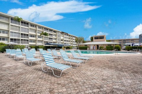 Copropriété à vendre à Hallandale Beach, Floride: 2 chambres, 99.78 m2 № 1395104 - photo 25