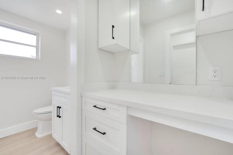 Copropriété à vendre à Hallandale Beach, Floride: 2 chambres, 99.78 m2 № 1395104 - photo 18