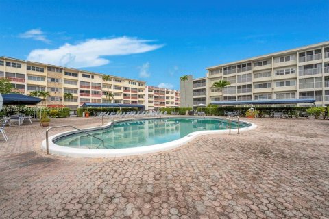 Copropriété à vendre à Hallandale Beach, Floride: 2 chambres, 99.78 m2 № 1395104 - photo 24