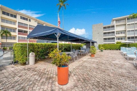 Condo in Hallandale Beach, Florida, 2 bedrooms  № 1395104 - photo 26