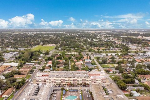 Condo in Hallandale Beach, Florida, 2 bedrooms  № 1395104 - photo 5