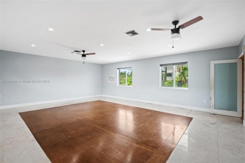 Casa en venta en Miami Springs, Florida, 3 dormitorios, 297.1 m2 № 1239693 - foto 20