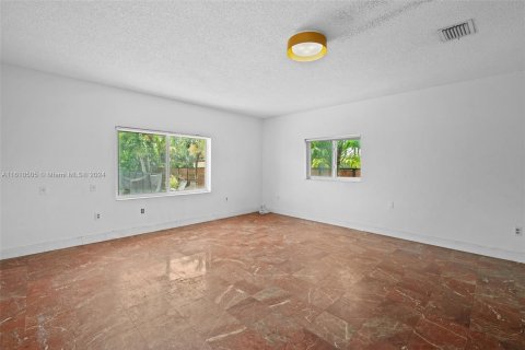 Casa en venta en Miami Springs, Florida, 3 dormitorios, 297.1 m2 № 1239693 - foto 14