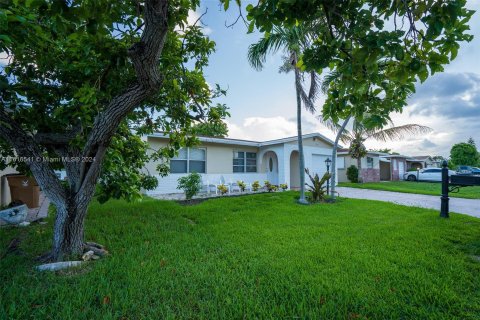 Villa ou maison à vendre à Deerfield Beach, Floride: 3 chambres, 109.62 m2 № 1239691 - photo 2