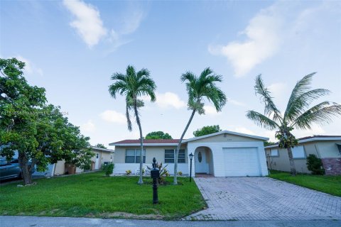 Villa ou maison à vendre à Deerfield Beach, Floride: 3 chambres, 109.62 m2 № 1239691 - photo 1