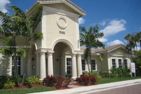 Touwnhouse à vendre à Tamarac, Floride: 3 chambres, 144.46 m2 № 804639 - photo 7
