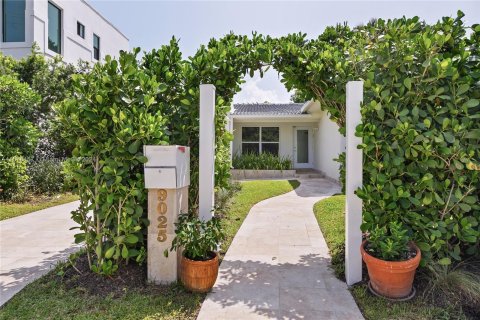 Villa ou maison à vendre à Surfside, Floride: 4 chambres, 186.18 m2 № 1141988 - photo 1