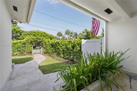 Villa ou maison à vendre à Surfside, Floride: 4 chambres, 186.18 m2 № 1141988 - photo 2