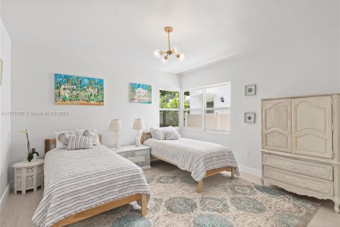 Casa en venta en Surfside, Florida, 4 dormitorios, 186.18 m2 № 1141988 - foto 13