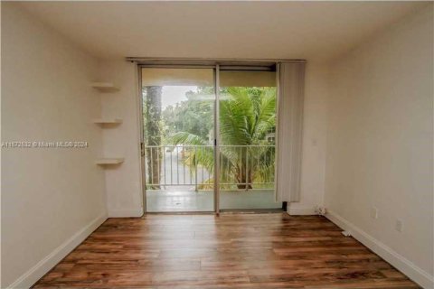 Condominio en alquiler en North Miami, Florida, 1 dormitorio, 62.52 m2 № 1395003 - foto 4