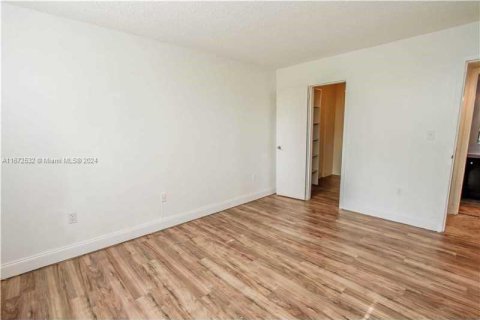 Condominio en alquiler en North Miami, Florida, 1 dormitorio, 62.52 m2 № 1395003 - foto 6