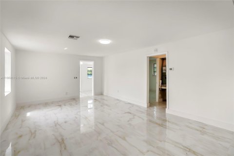 Casa en venta en Miami Gardens, Florida, 4 dormitorios, 126.25 m2 № 1394908 - foto 13