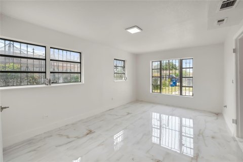 Casa en venta en Miami Gardens, Florida, 4 dormitorios, 126.25 m2 № 1394908 - foto 11