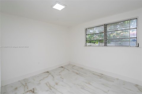 Casa en venta en Miami Gardens, Florida, 4 dormitorios, 126.25 m2 № 1394908 - foto 9