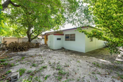 Casa en venta en Miami Gardens, Florida, 4 dormitorios, 126.25 m2 № 1394908 - foto 14