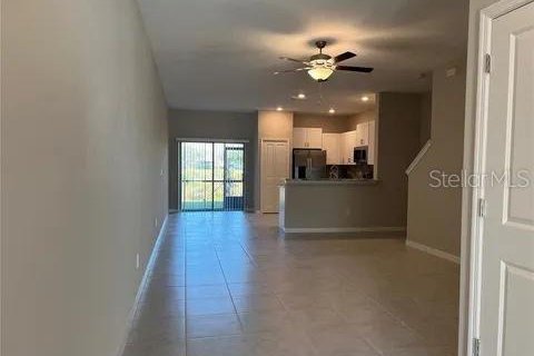 Townhouse in Wesley Chapel, Florida 3 bedrooms, 151.8 sq.m. № 1324015 - photo 2