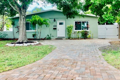 Villa ou maison à louer à Saint Petersburg, Floride: 3 chambres, 122.63 m2 № 1349283 - photo 1