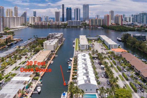 Touwnhouse à vendre à North Miami Beach, Floride: 3 chambres, 151.8 m2 № 689007 - photo 1