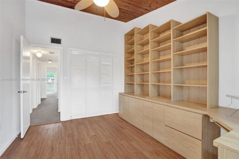Townhouse in North Miami Beach, Florida 3 bedrooms, 151.8 sq.m. № 689007 - photo 9
