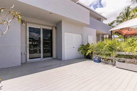 Townhouse in North Miami Beach, Florida 3 bedrooms, 151.8 sq.m. № 689007 - photo 17