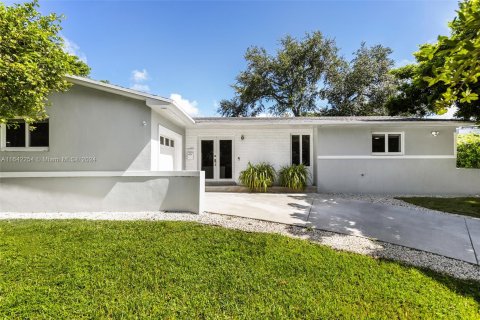 Villa ou maison à vendre à Miami, Floride: 3 chambres, 146.69 m2 № 1321571 - photo 2