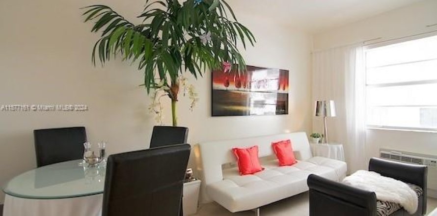 Condo in Miami Beach, Florida, 1 bedroom  № 1146448