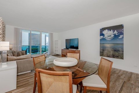 Condo in Miami Beach, Florida, 1 bedroom  № 23863 - photo 24