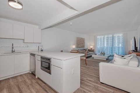 Condo in Miami Beach, Florida, 1 bedroom  № 23863 - photo 8