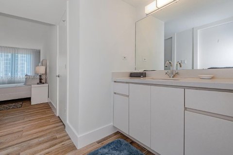 Condo in Miami Beach, Florida, 1 bedroom  № 23863 - photo 14