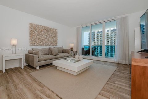 Condo in Miami Beach, Florida, 1 bedroom  № 23863 - photo 1