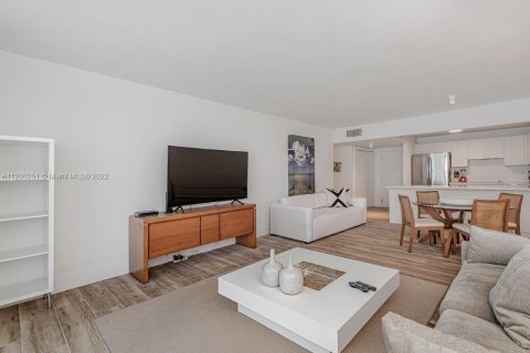 Condo in Miami Beach, Florida, 1 bedroom  № 23863 - photo 3