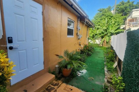 Casa en venta en Miami Gardens, Florida, 3 dormitorios, 227.42 m2 № 1348908 - foto 3