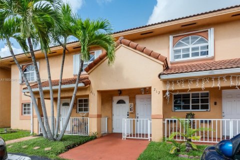 Copropriété à vendre à Hialeah, Floride: 2 chambres, 91.97 m2 № 1348909 - photo 3