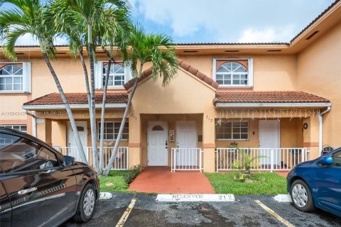 Copropriété à vendre à Hialeah, Floride: 2 chambres, 91.97 m2 № 1348909 - photo 1