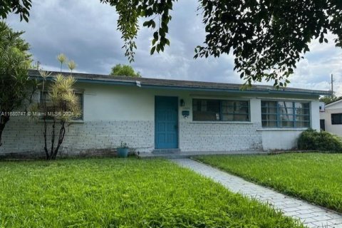 Casa en venta en Miami, Florida, 3 dormitorios, 122.35 m2 № 1410931 - foto 1