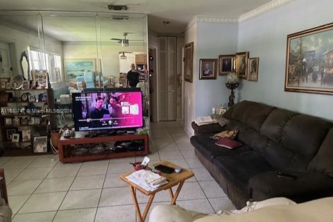 Casa en venta en Miami, Florida, 3 dormitorios, 122.35 m2 № 1410931 - foto 4