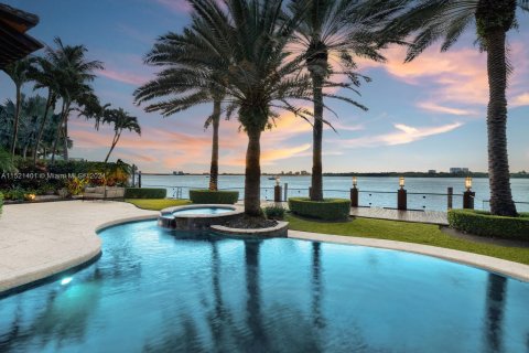 Casa en venta en Bal Harbour, Florida, 6 dormitorios, 790.97 m2 № 980606 - foto 8