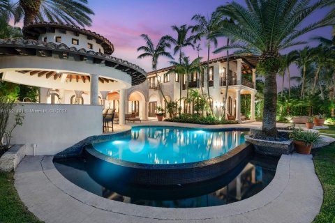 Villa ou maison à vendre à Bal Harbour, Floride: 6 chambres, 790.97 m2 № 980606 - photo 11