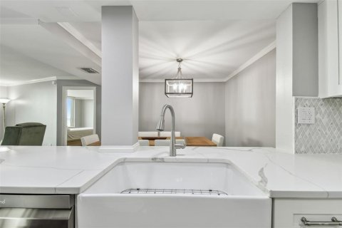 Condominio en venta en Tampa, Florida, 2 dormitorios, 124.02 m2 № 1372189 - foto 11