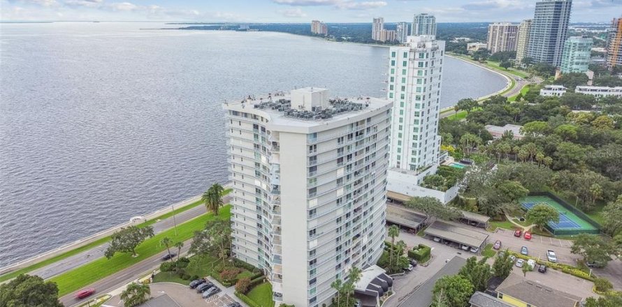 Condominio en Tampa, Florida, 2 dormitorios  № 1372189