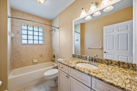 Townhouse in Redington Shores, Florida 3 bedrooms, 236.34 sq.m. № 1372224 - photo 26